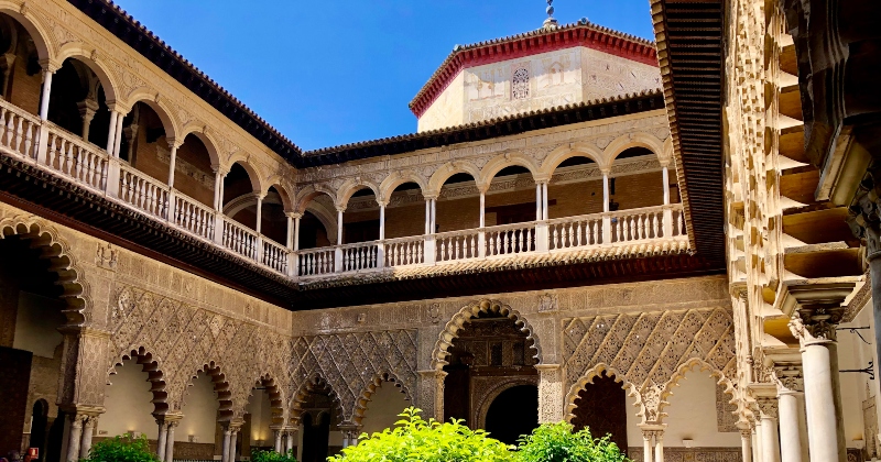 Courtyard las doncellas 