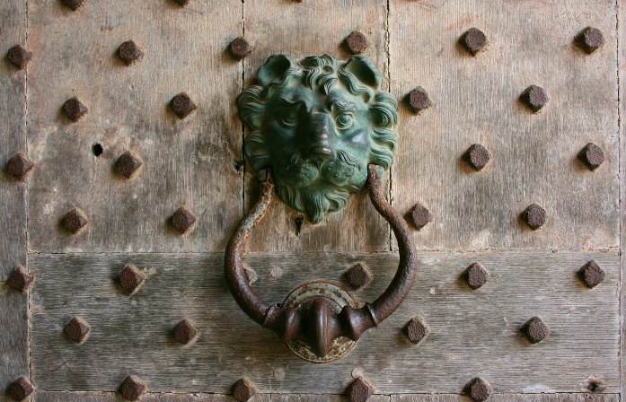 Knocker