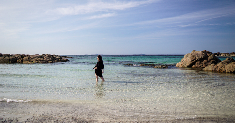 female solo traveller at beach