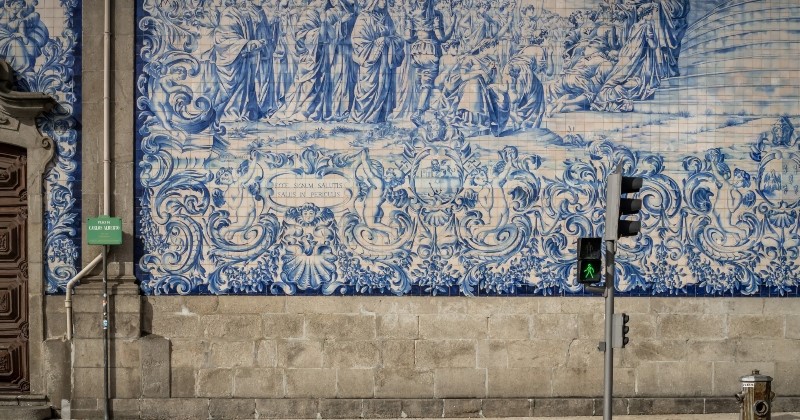 azulejo tiles in Porto