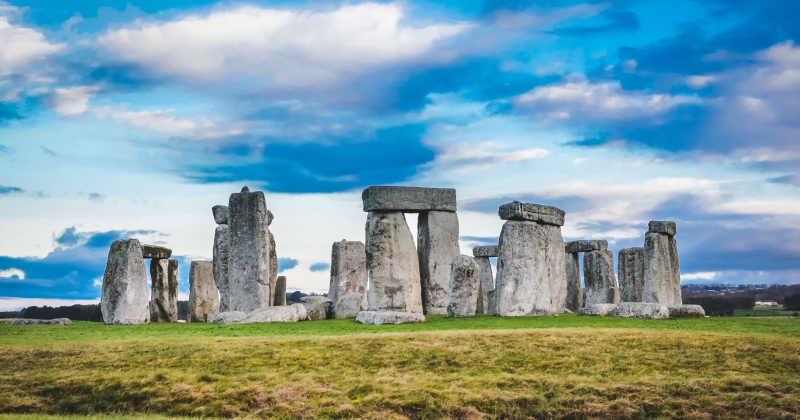 Is stonehenge or Avebury more interesting?