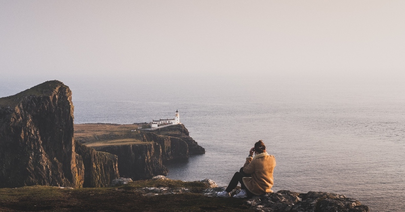 solo female traveller overlooking the views in Scotland