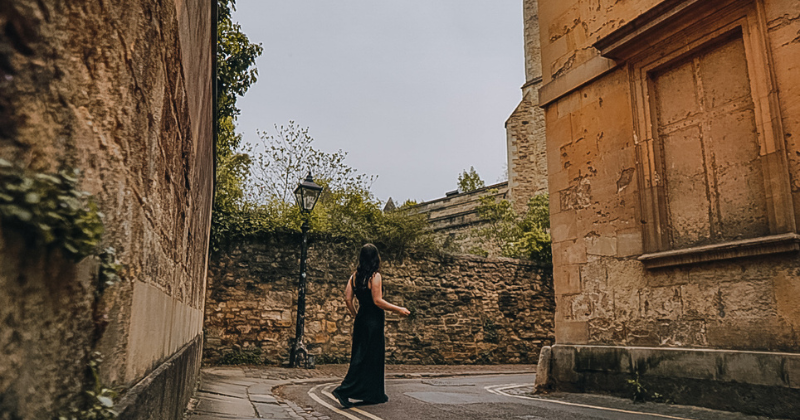 girl travelling solo in oxford england