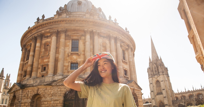 female traveller on her own in England